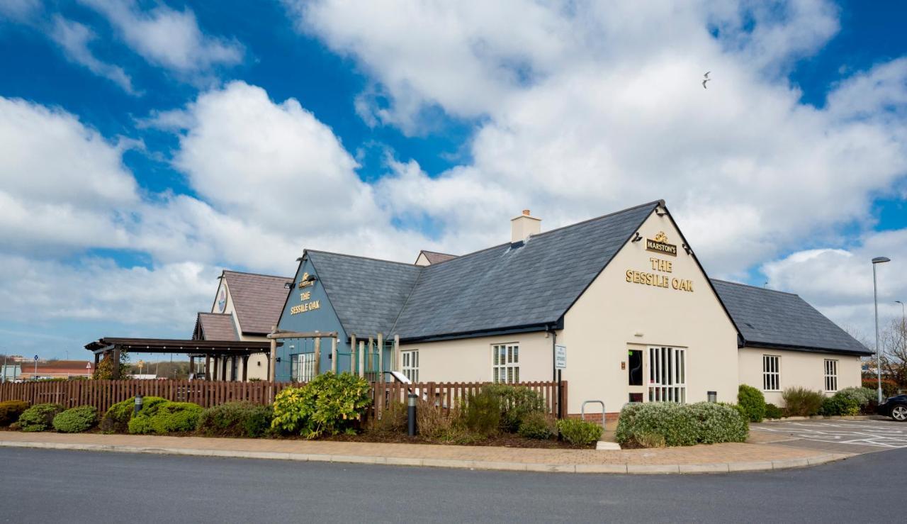 Sessile Oak, Llanelli By Marston'S Inns Bagian luar foto